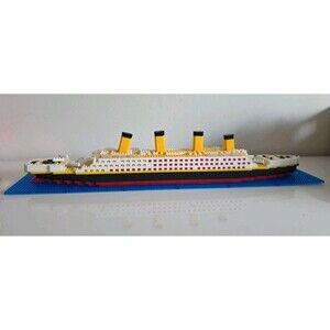 Titanic Diamond Blocks Ship Model with Base – Complete Set Built – Fast Shipping